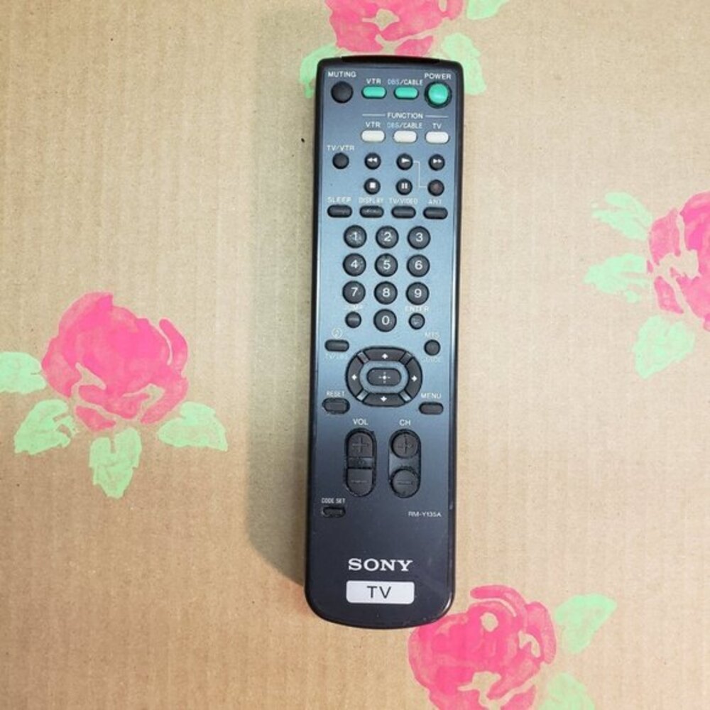 SONY RM-Y135A TV Remote - Picture 2 of 4